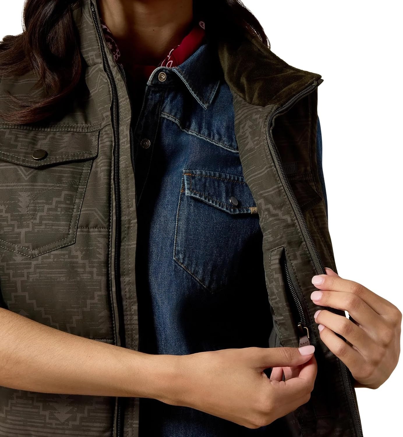 image:imageARIAT Womens Grizzly Quilted VestBeluga Rockwell Print
